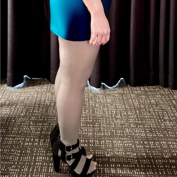 Elegant Grey Tights - Picture 7 of 7